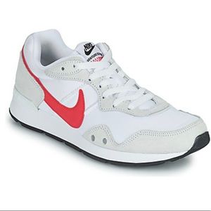Brand New Womens Nike Venture Runner (Red/White)